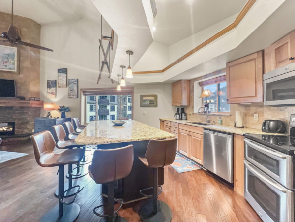 Copper MTN Center Village Pet Friendly condo Walk to Lift